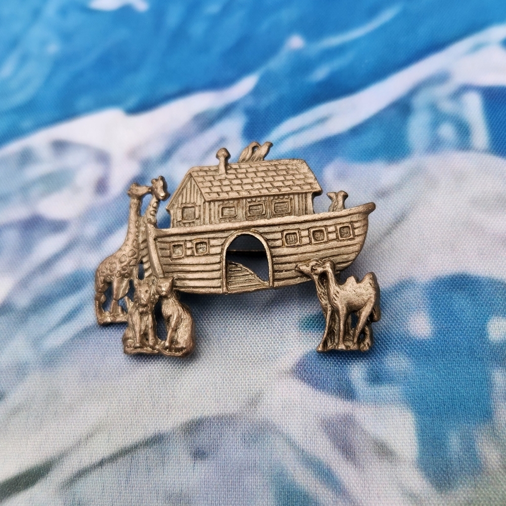 Vintage Noah's Art Brooch  EUC